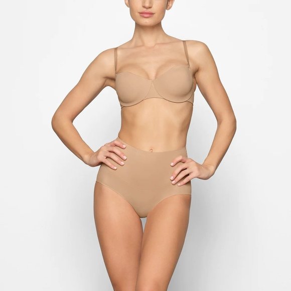 SKIMS Smoothing Strapless Unlined Bra in Clay Beige Sz 36A/34B/32C - Picture 3 of 7